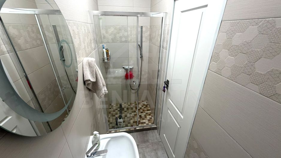 Apartament cu 3 camere si 3 bai in Craiovita Noua - Promenada Mall - - Poză 8