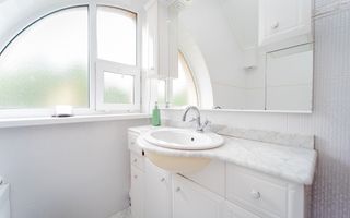 Casă în Chișinău, de vânzare, cu suprafața de 270 m2 pe teren de 6 ari or. Codru. - Poză 12