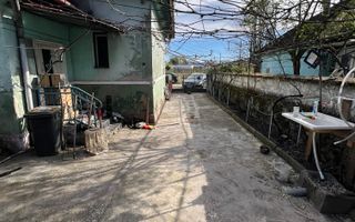 Casă de vânzare în Călanul Mic –  2 clădiri, curte, grădină, garaj - Poză 3