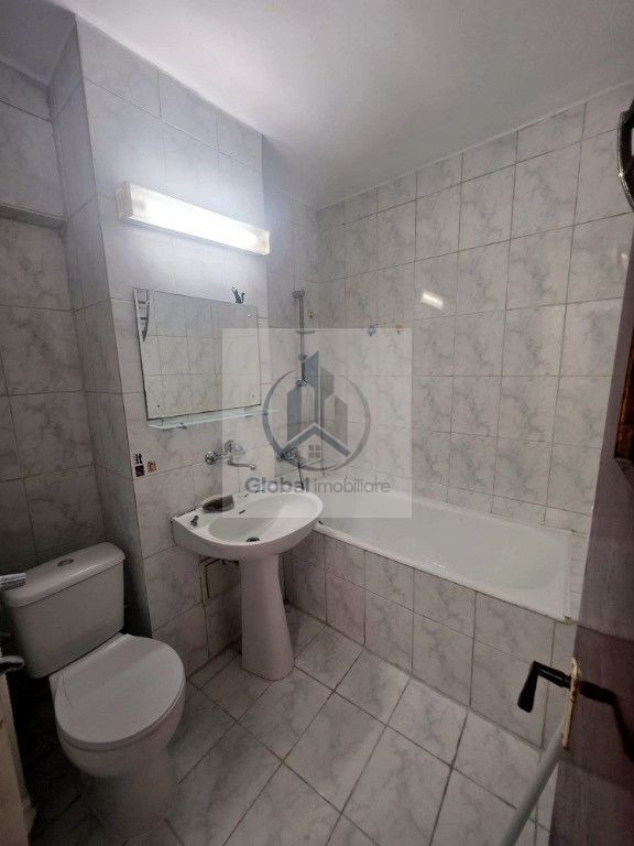 Inchiriere 3 camere Piata Unirii decomandat 80 mp | 2 bai 2 balcoane - Poză 1