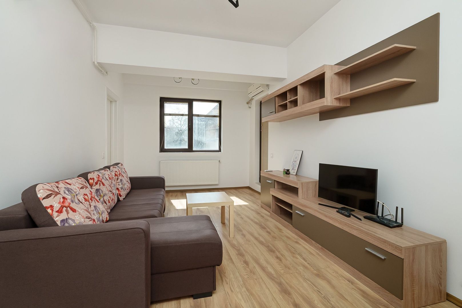 Garsoniera de inchiriat, zona Piata Alba Iulia - Arogant - planul doi - Poză 2