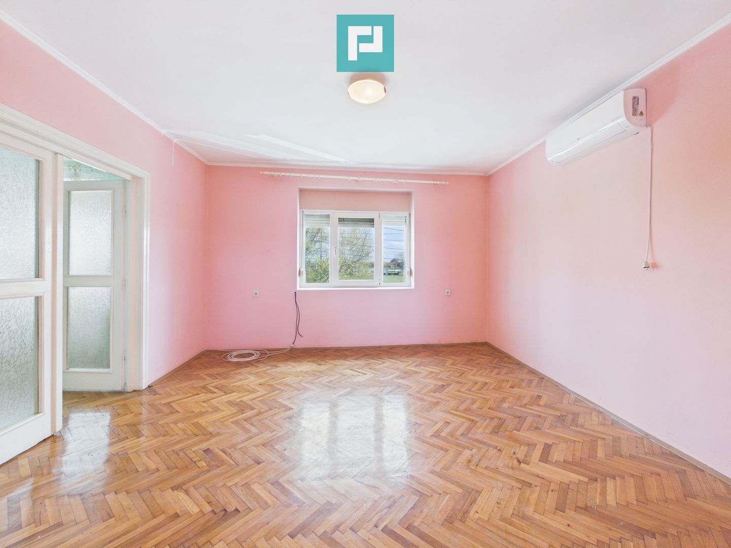 Casă cu 7 camere, ideală pentru familie, Grădiște - Poză 2