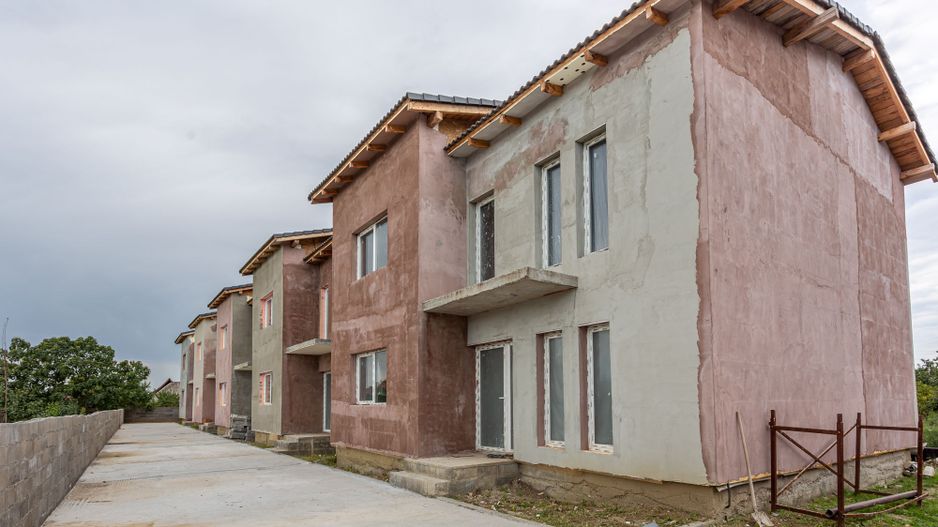 Casă nouă înșiruită, cu 5 camere, la gri, în Livada - Poză 1