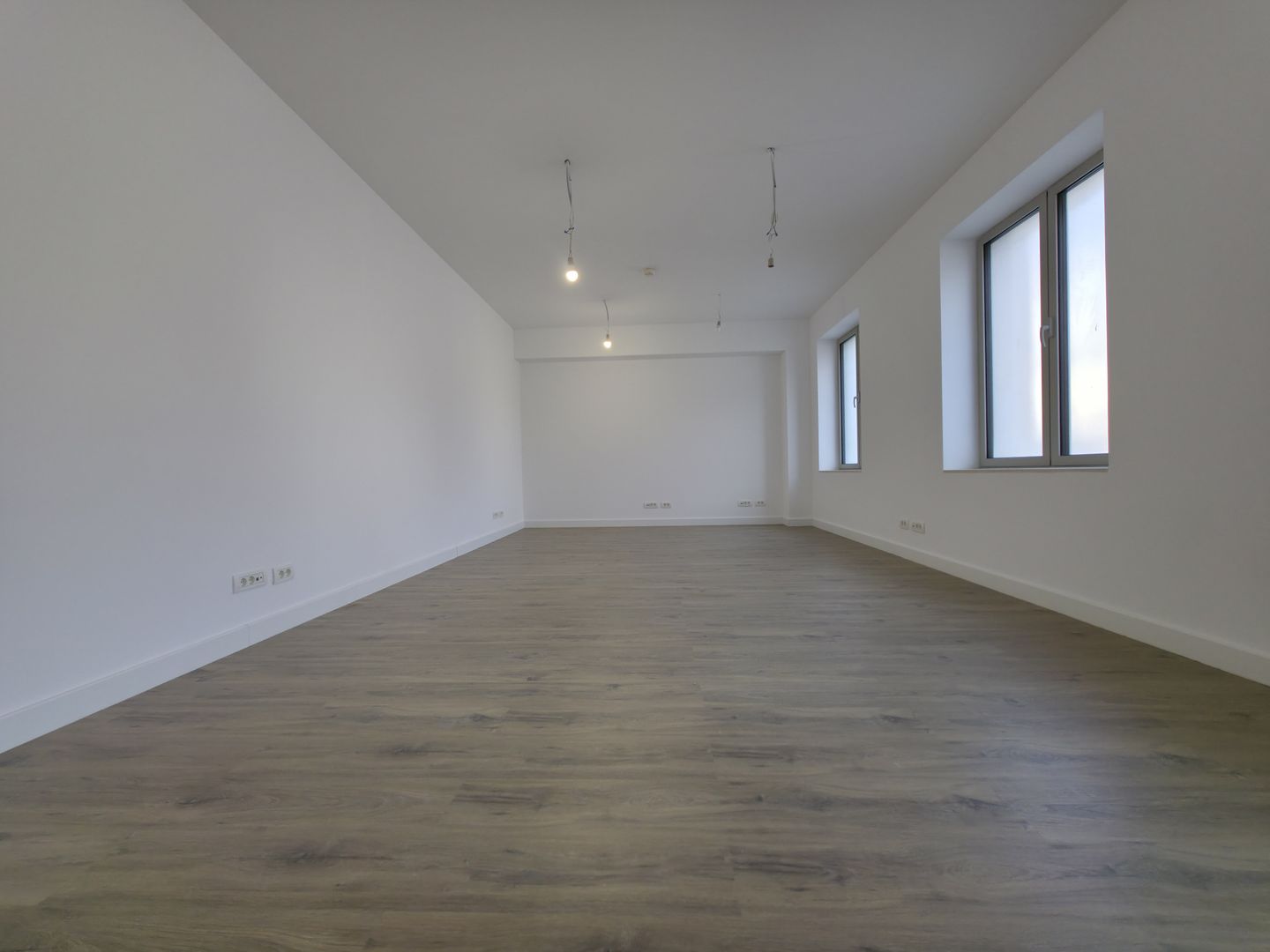 Apartament 4 camere de inchiriat nou în zona Armenească - Universitate - Poză 8