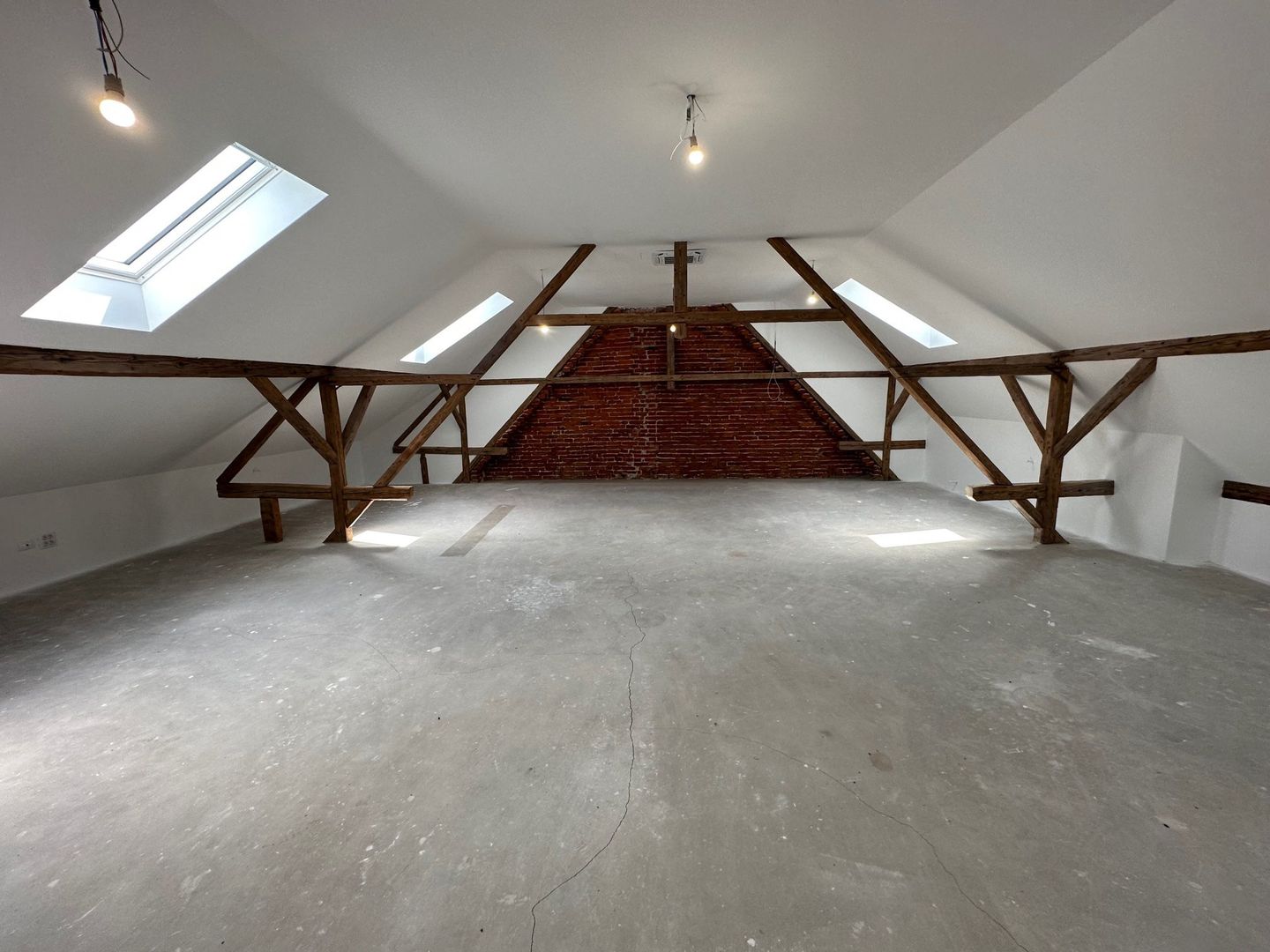 Clădire de birouri/ clinica zona Centrală - Poză 2