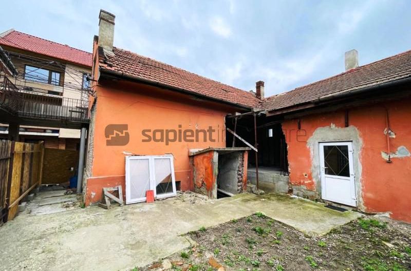 Casa situata ultracentral cu proiect autorizat - Poză 16