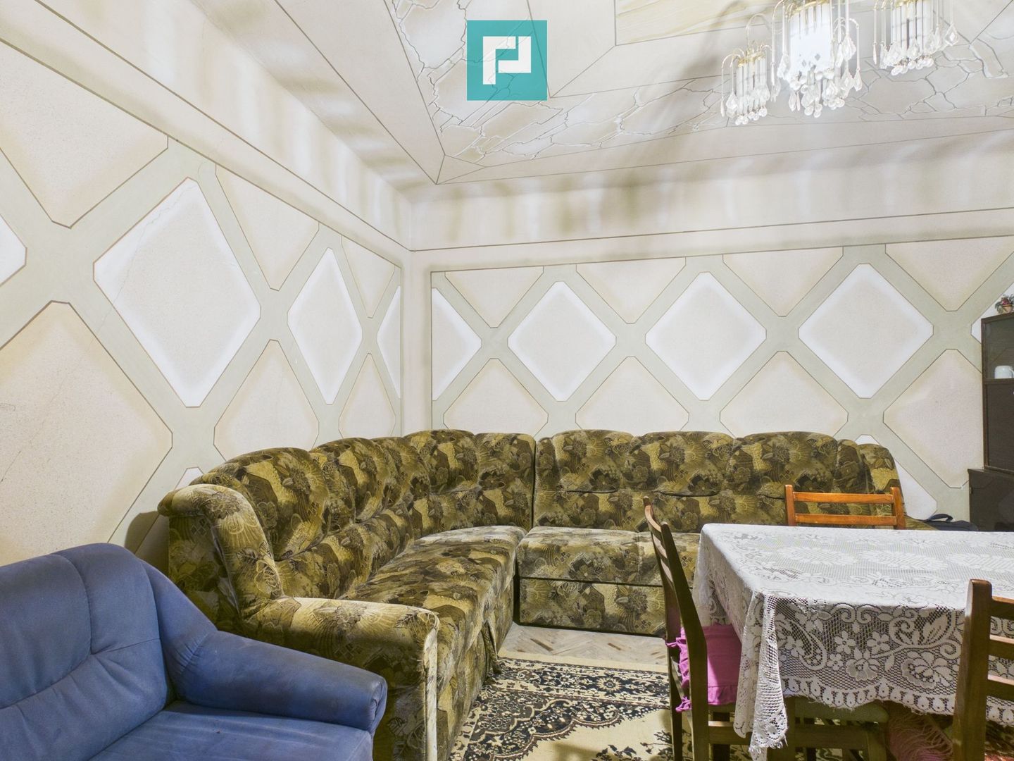 Casa în Cuvin la poalele dealului - Poză 5