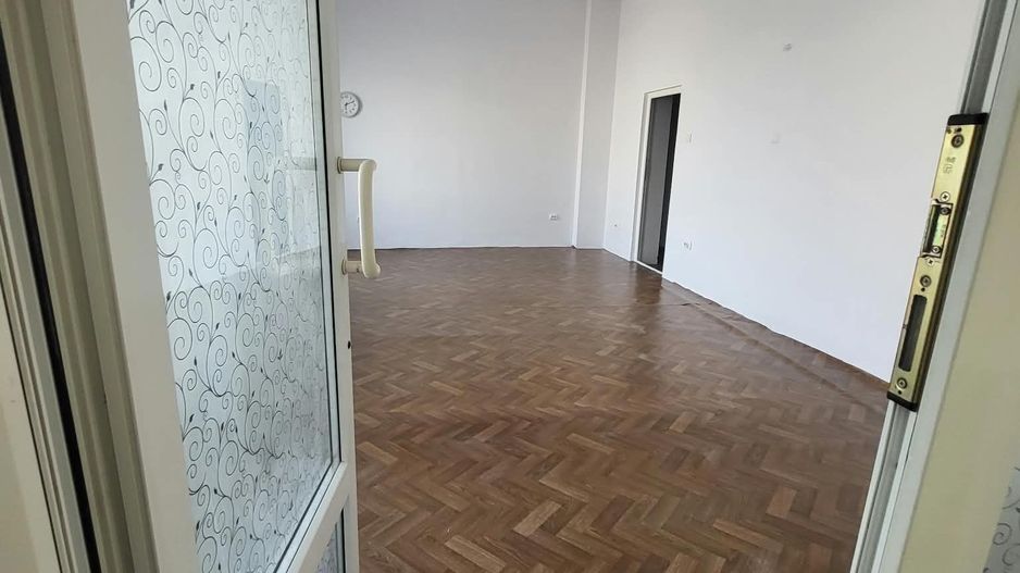 Casa de inchiriat. curte, centrala proprie, zona centrala. metrou 7min - Poză 13