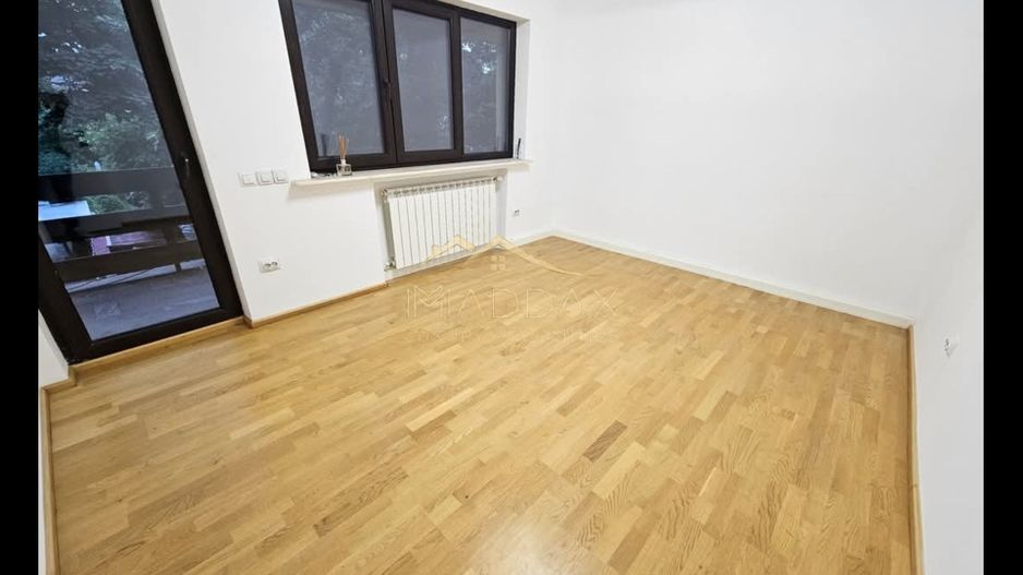 Inchiriere apartament 3-4 camere/Domenii/Parcare/Curte - Poză 1