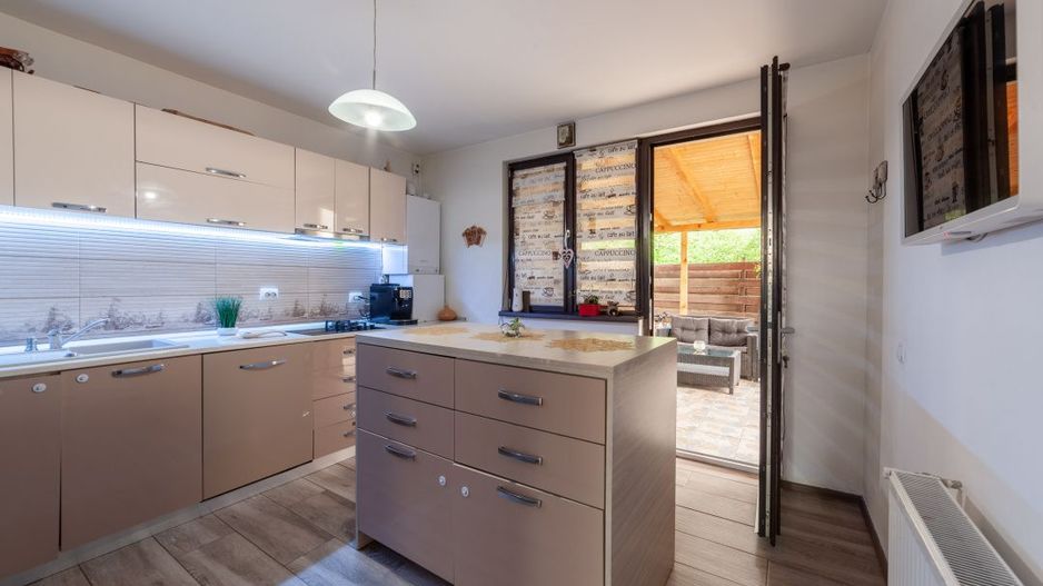 Casa cu 5 camere Stefanesti, Aleea Viilor, AG - Poză 3