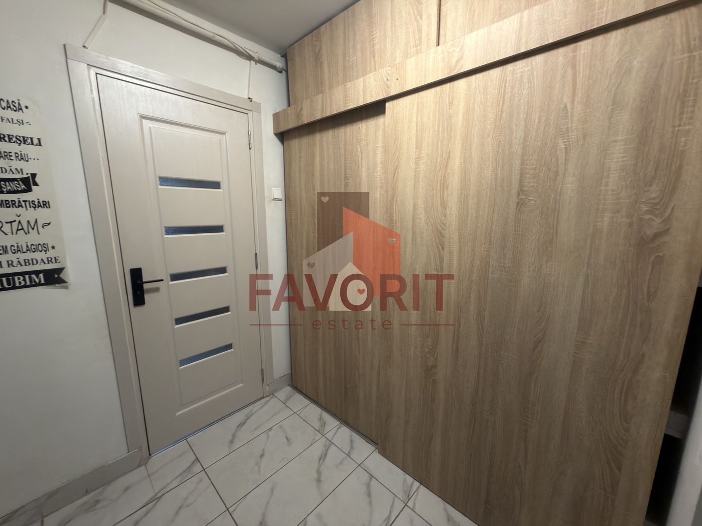 Etaj intermediar. Bloc izolat. Bucatarie inchisa - Poză 11