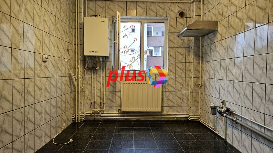 Apartament cu doua camere, zona Racadau 57 mp - vedere spre Tampa - Poză 3