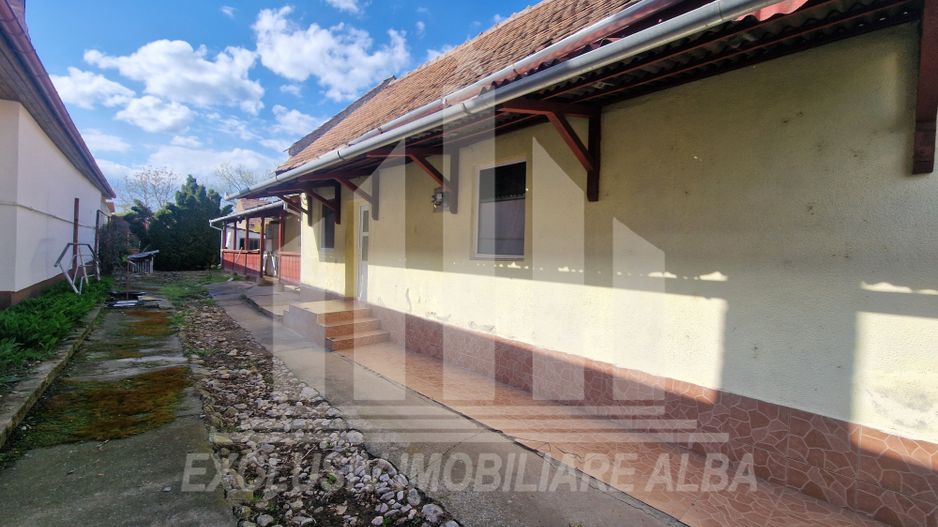 Casa de vanzare | 100 mp | 1048 mp teren | Ciugud - Poză 2