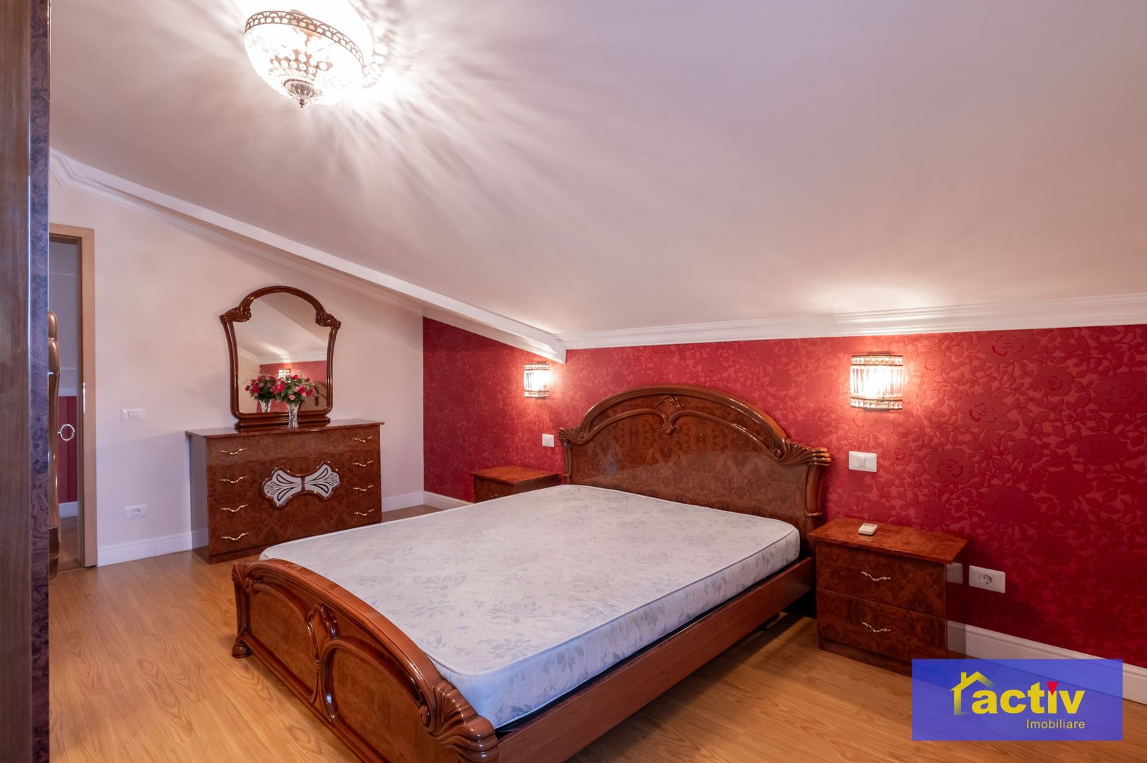 Vilă cu arhitectură aparte, spații generoase și curte intimă | Ovidiu - Poză 19