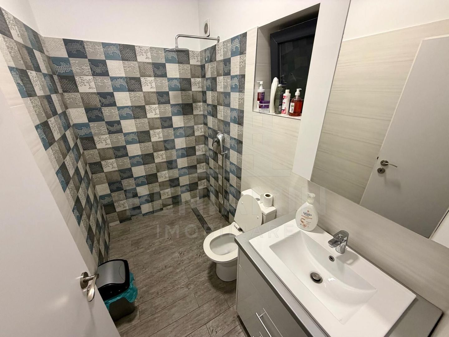 Apartament decomandat deosebit 3 camere 2 bai bloc 2020 cu parcare - Poză 13
