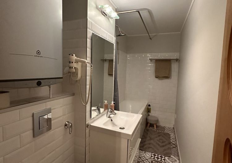 De Inchiriat Garsoniera Bd. Unirii -Traian, decomandata, renovata - Poză 2