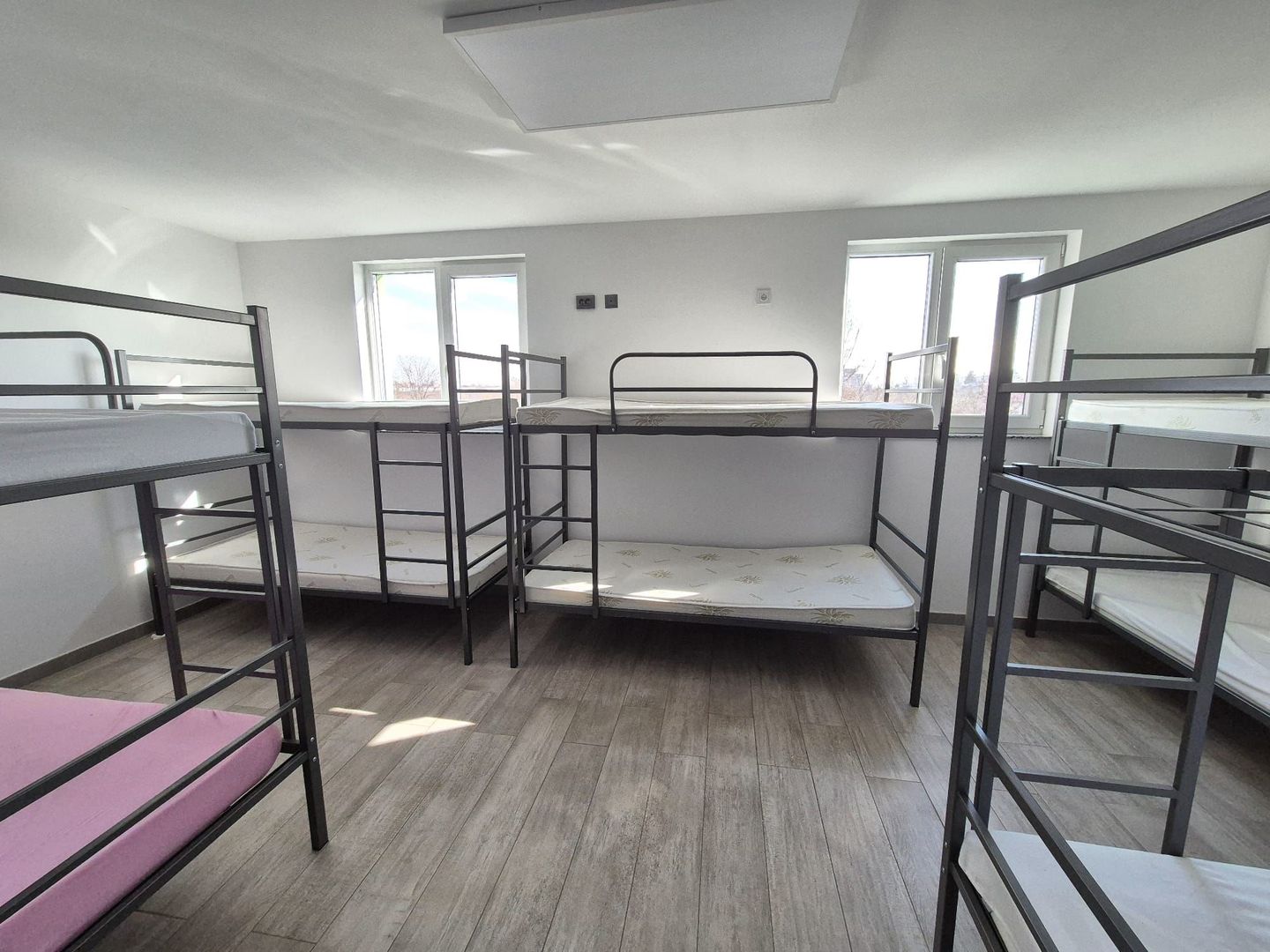 Casa P+2 cu 40 paturi pentru muncitori - Tei - Poză 5