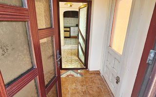 🏡 Casă spațioasă cu 9 camere în Strejnicu – pentru locuință, birouri - Poză 32