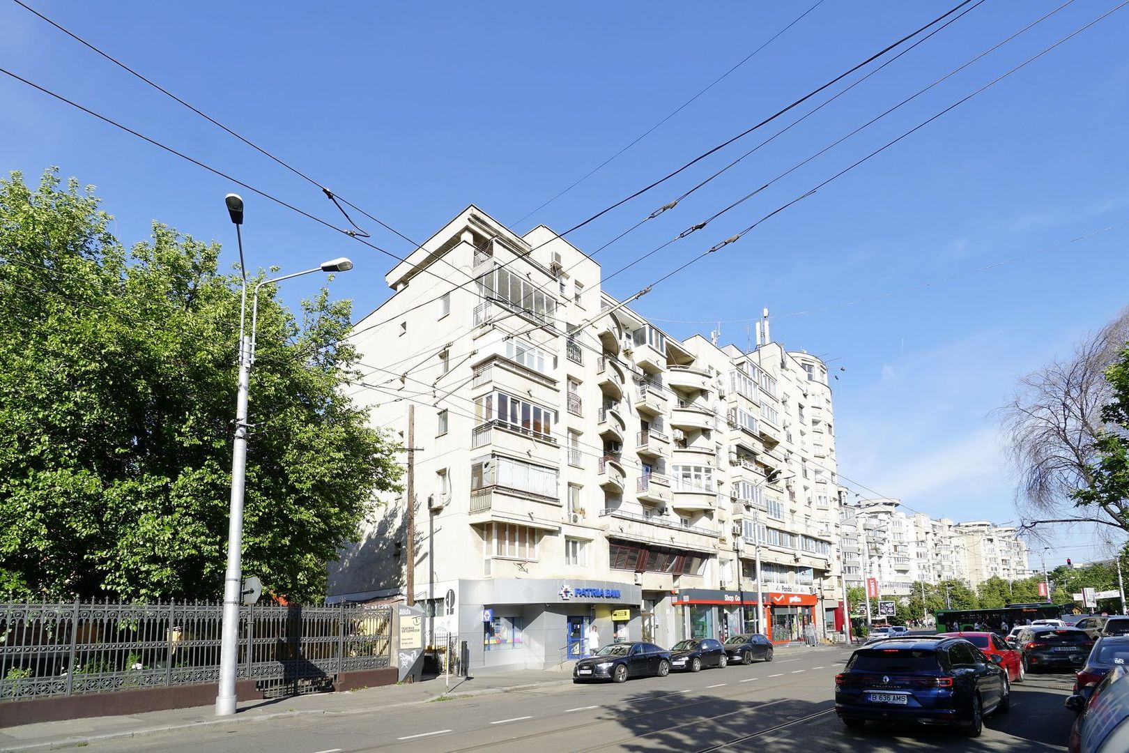Spatiul comercial 100 mpu str.Sf Vineri colt cu B-dul Corneliu Coposu - Poză 1