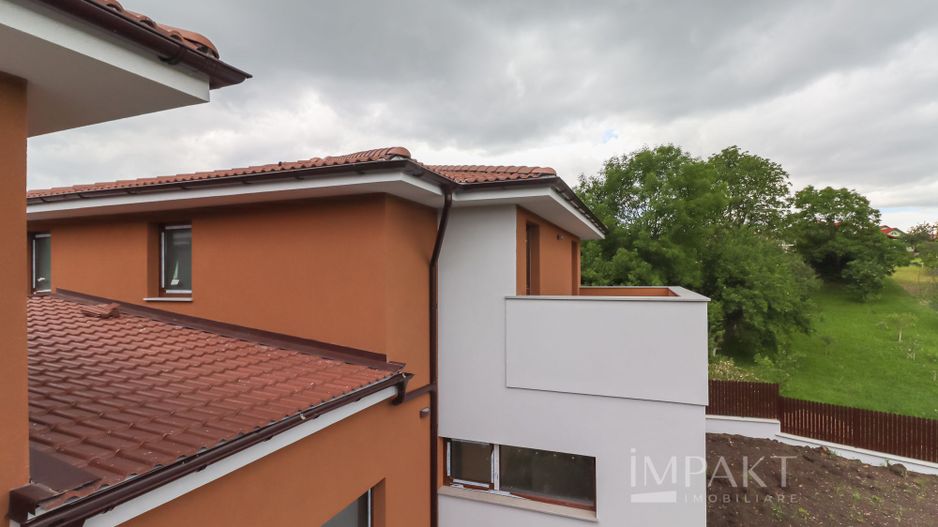 Case cuplate 5 camere si teren de 700 m2 in Feleacu - Poză 32
