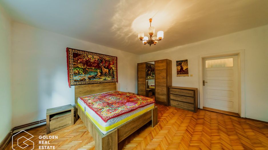 Vila superba, P+E,  Cuvin, 9 camere, 200 mp si teren 1300 mp plus anexa 3 camere - Poză 11