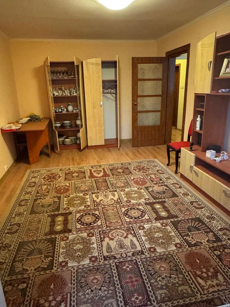 Vand apartament 3 camere, Zona Soarelui, Mobilat si Utilat, Garaj in baterie - Poză 1