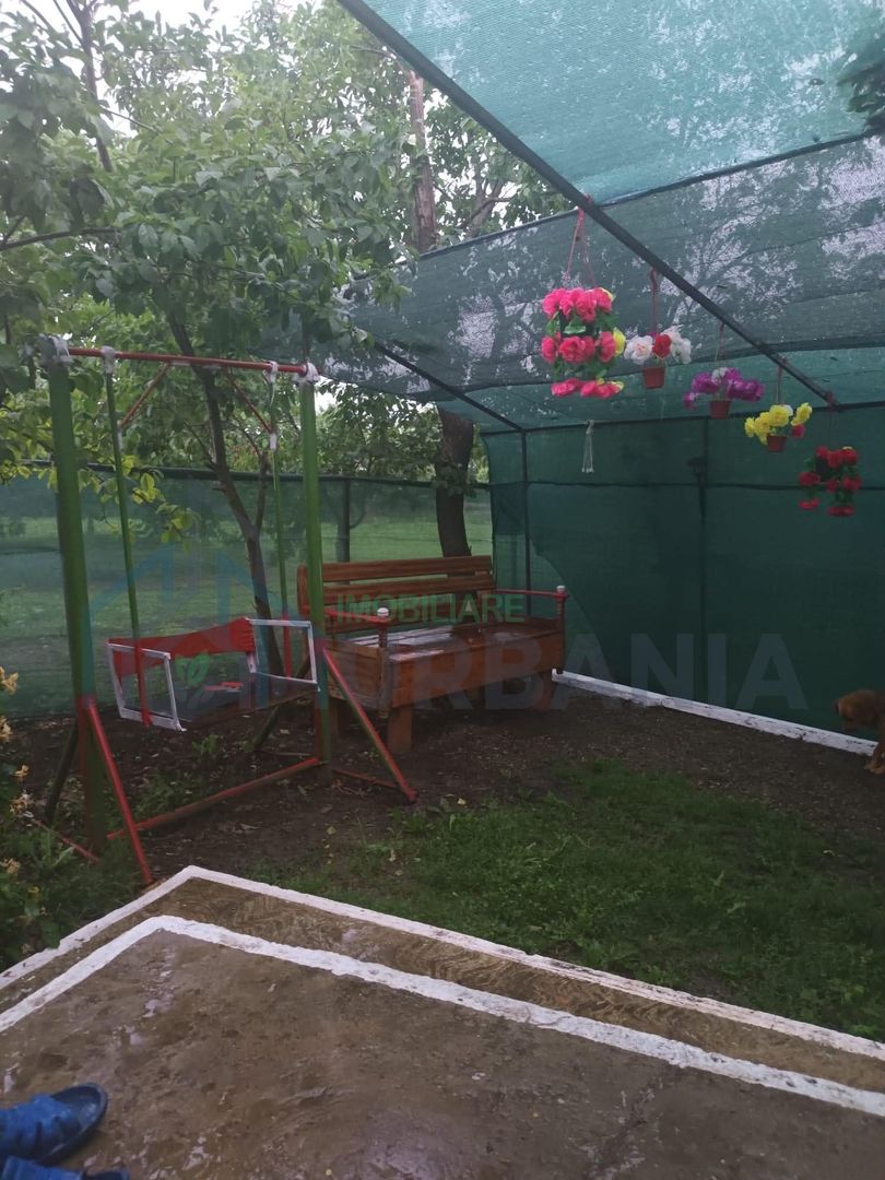 Proprietate de vânzare cu casă și teren în Hoisești, comuna Dumești - Poză 8