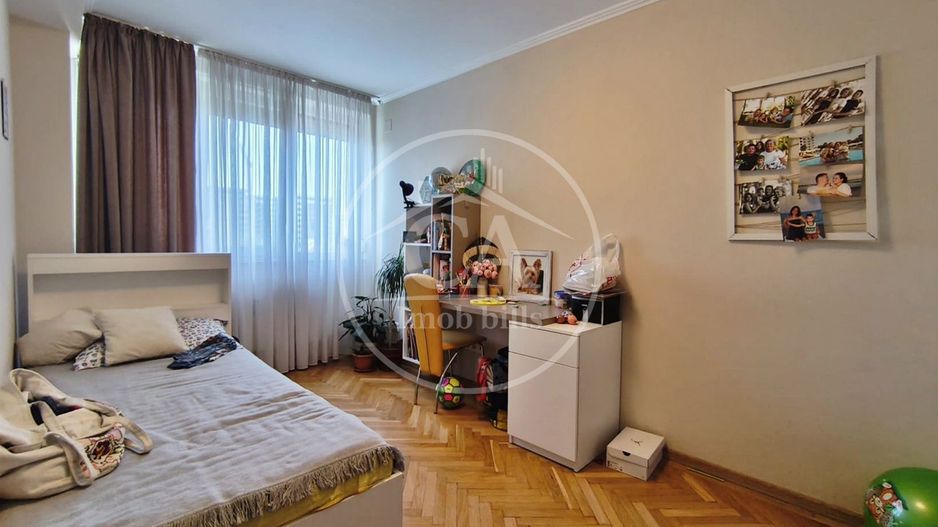 Apartament de vânzare cu 4 camere în zona Decebal, Oradea - Poză 10