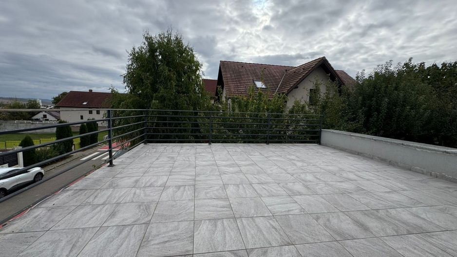 Casa superba , 5 camere si garaj ,Sura Mica, Sibiu - Poză 4