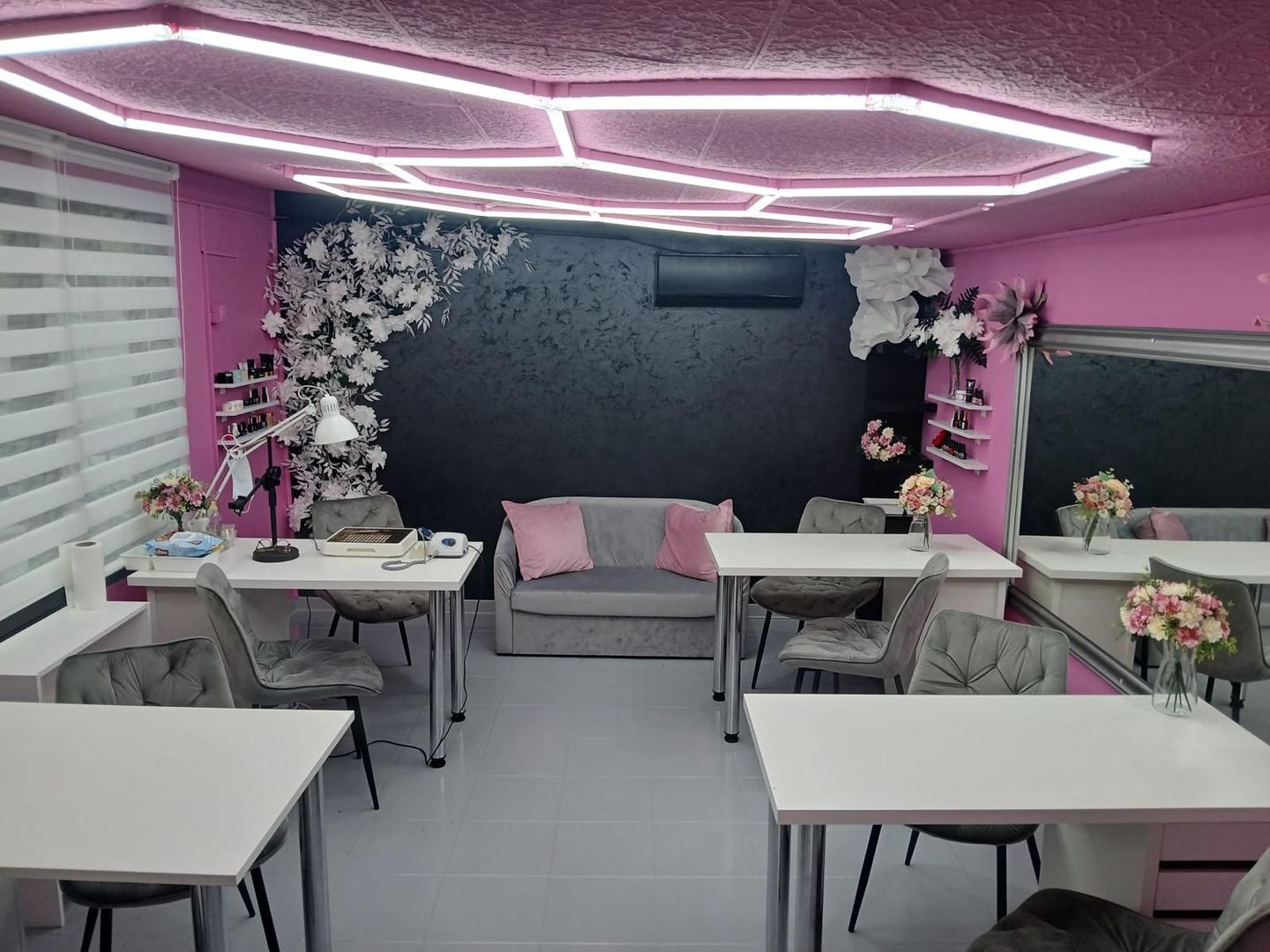 SPATIU COMERCIAL, TERASA 28 MP, BLOC NOU, MOBILAT/UTILAT COMPLET - Poză 2