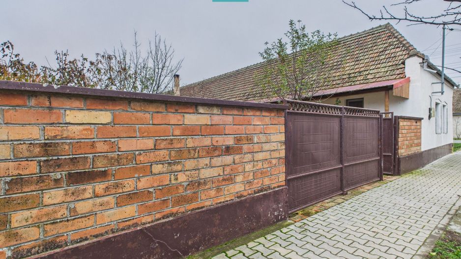 Casă complet renovată în Orțișoara. - Poză 14