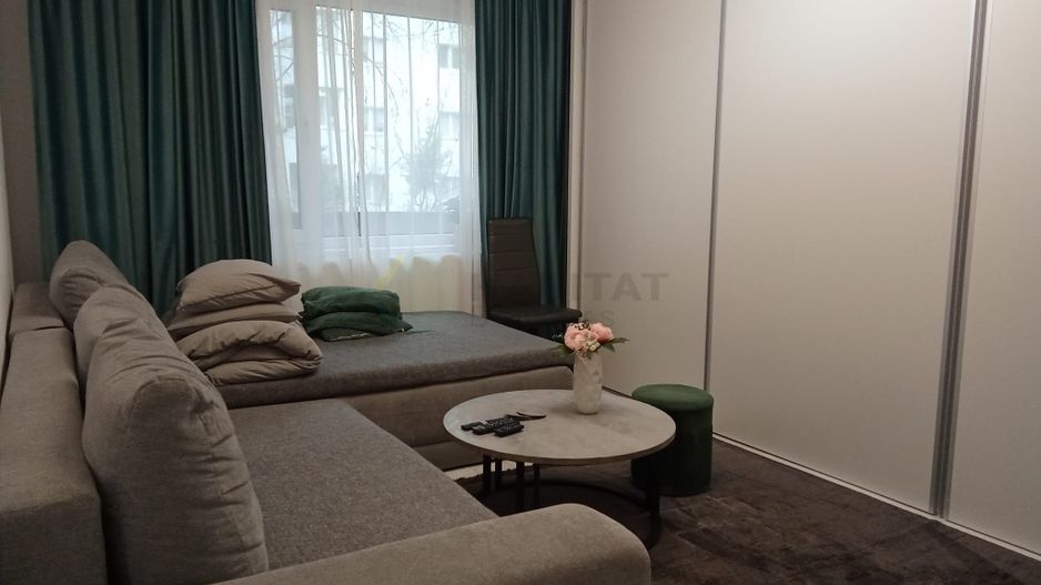 3 camere Mega Mall mobilat si utilat modern - Poză 1