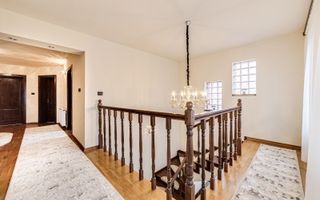 Vilă cu 7 camere de vânzare în zona Central - Poză 12