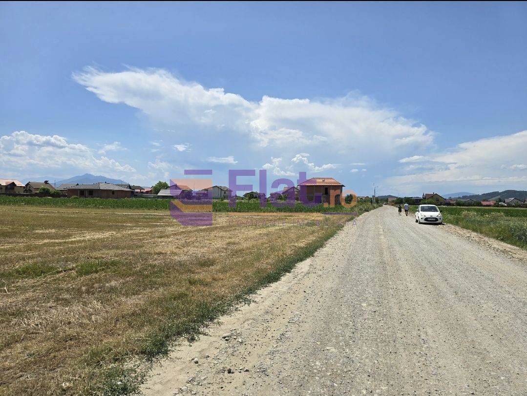 Teren intravilan de vânzare în Hărman, Brașov cu utilitati - Poză 8