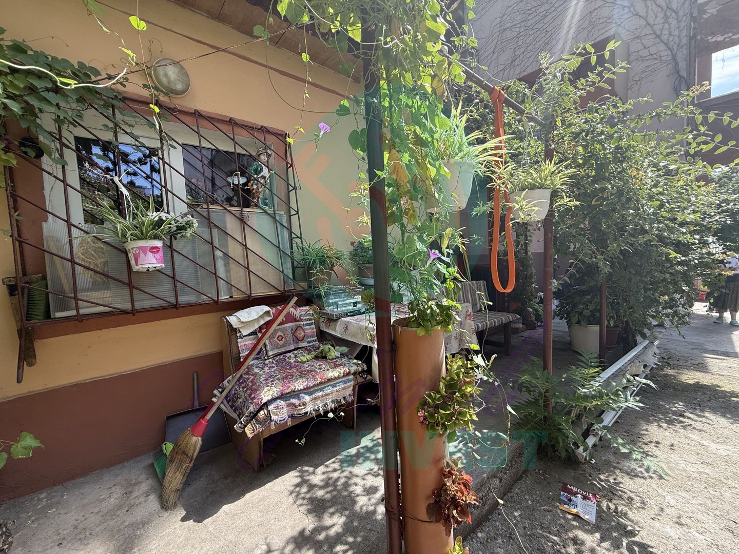 Casuta "bunicii" la 2 pasi de Calea Calarasilor - Poză 3