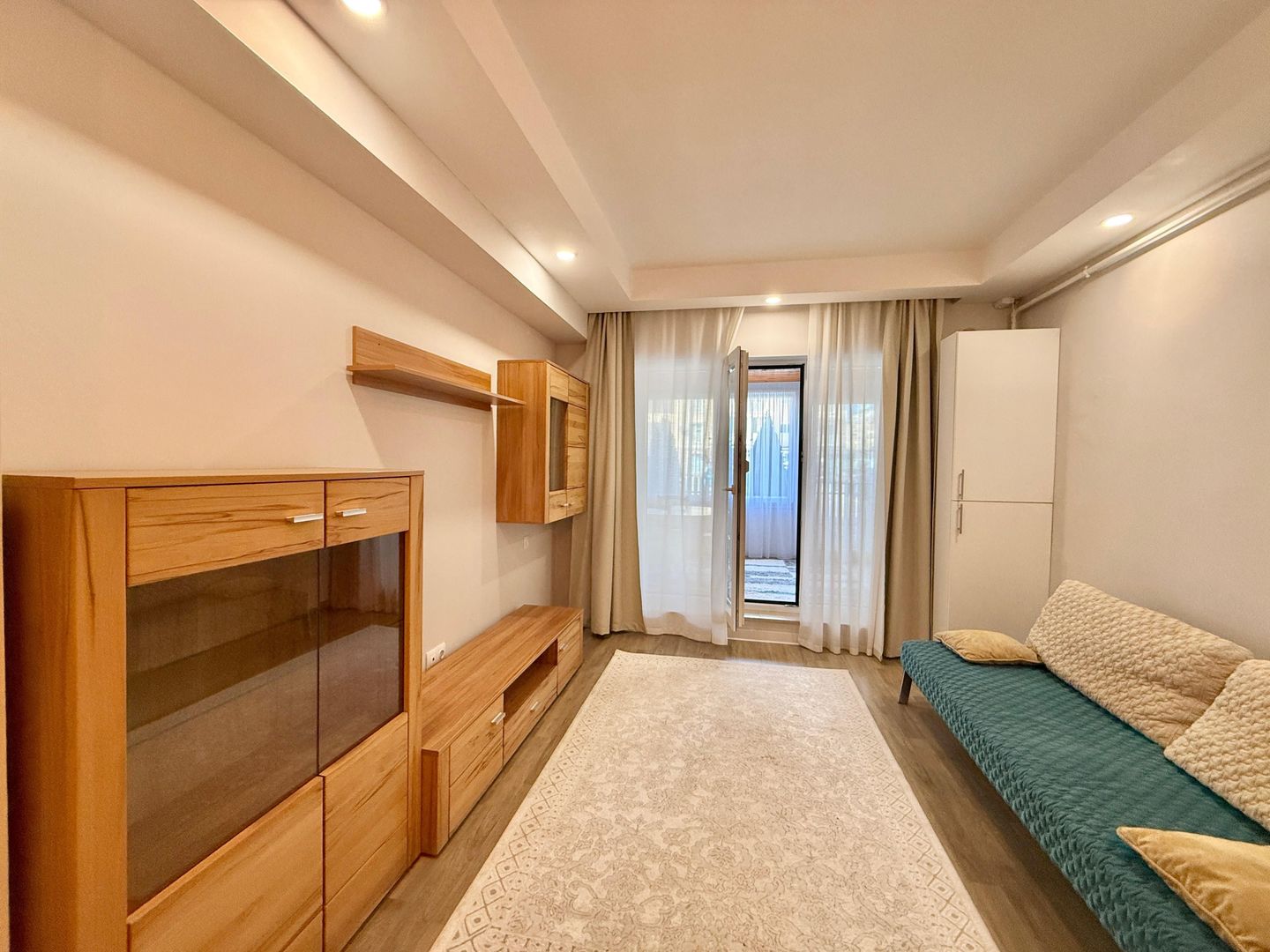 COSMOPOLIS - Apartament cu 2 camere tip studio, mobilat si utilat. - Poză 2