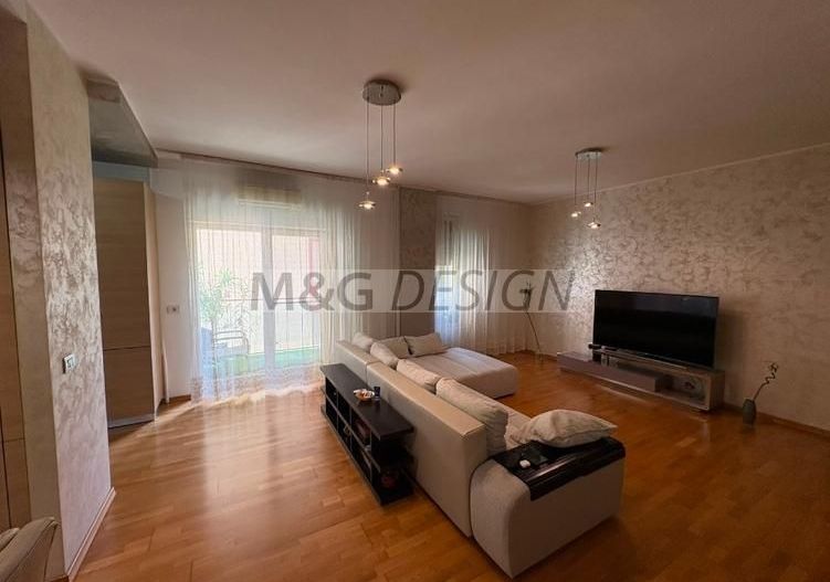 Apartament 3 camere lux zona centrala - Poză 1