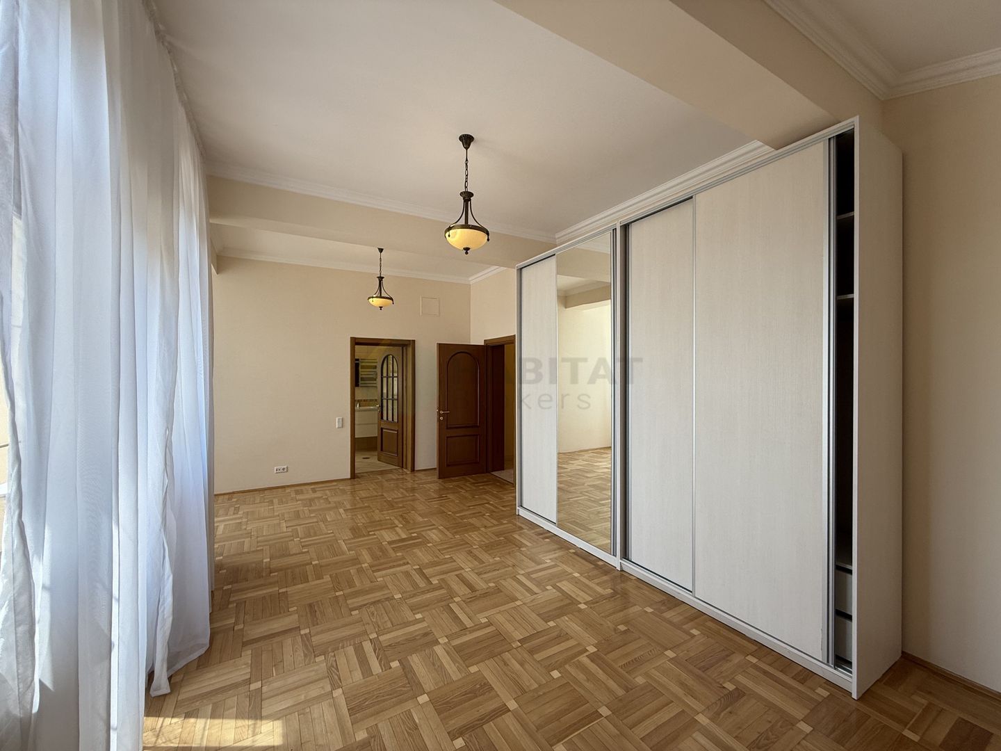 Vila 9 camere cu piscina si teren de 1.000 mp - Poză 21
