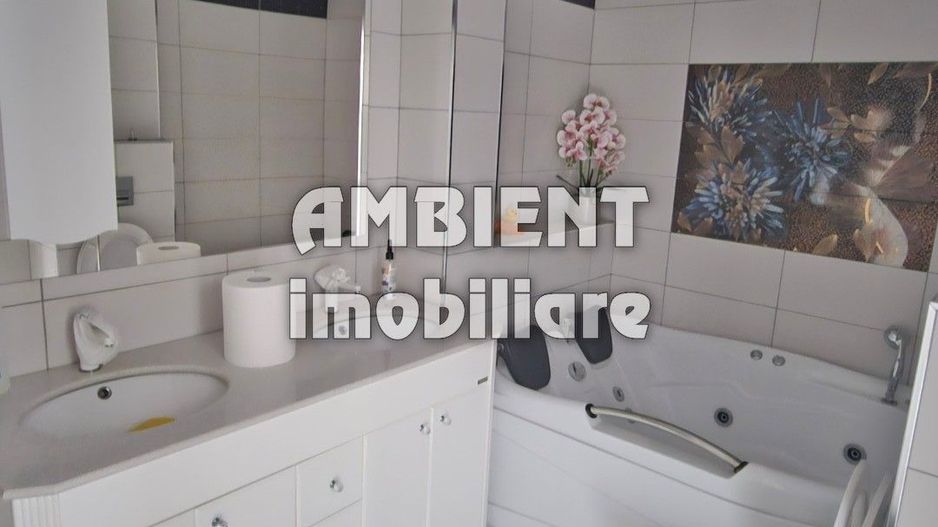 Apartament cu 4 camere, partial renovat, etaj 3, zona Donici. - Poză 3
