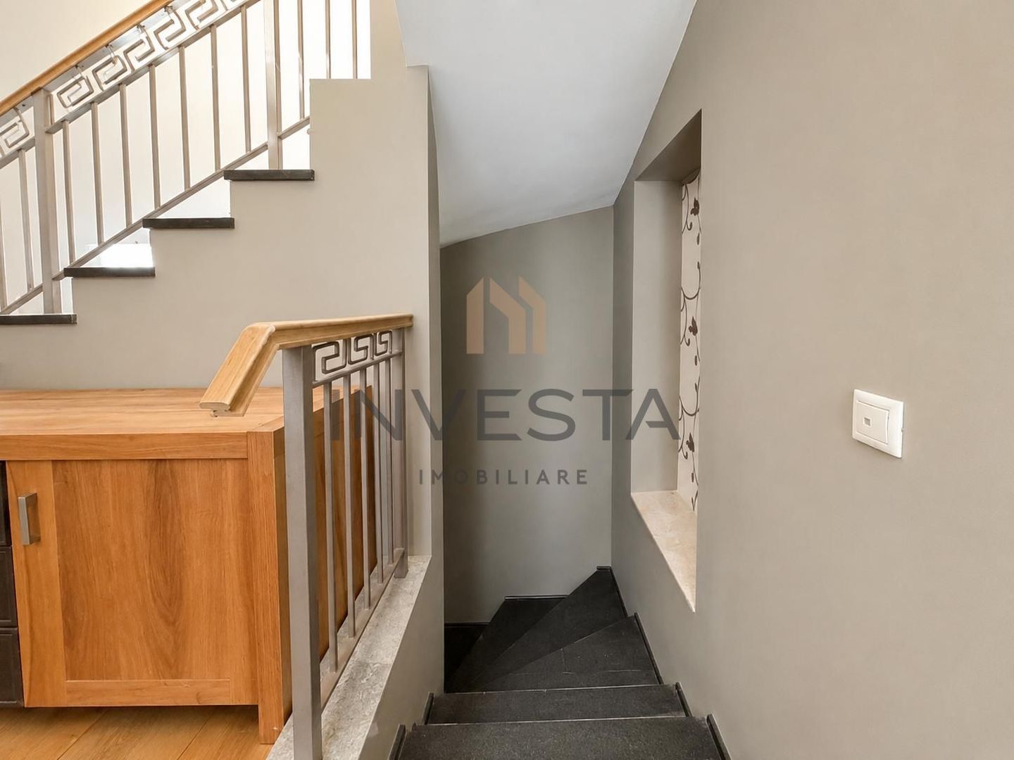 Casa de 360 mp cu sauna si garaj dublu de inchiriat in zona Buna Ziua - Poză 24