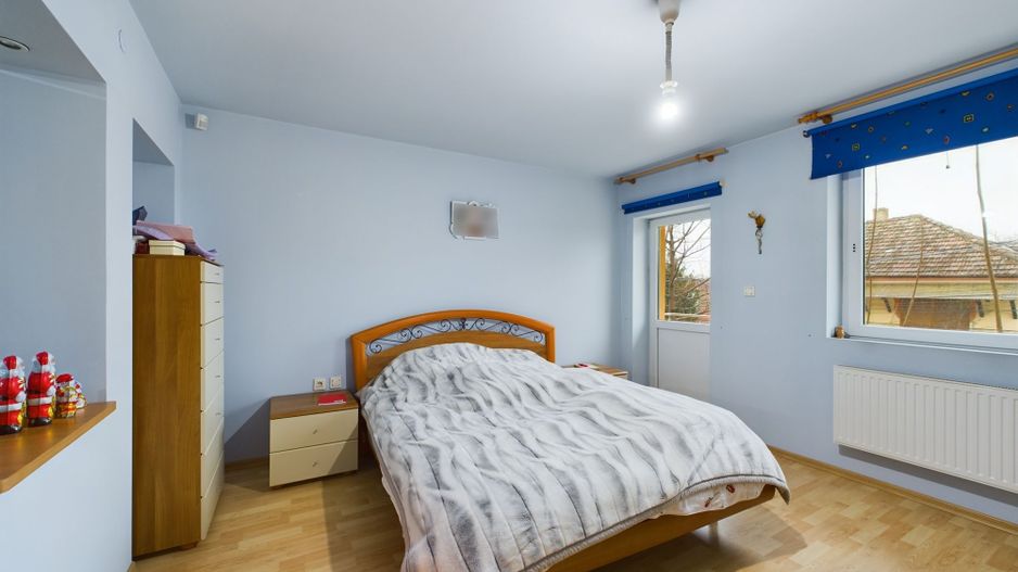 Casă situată Central în Dumbrăvița - Poză 17