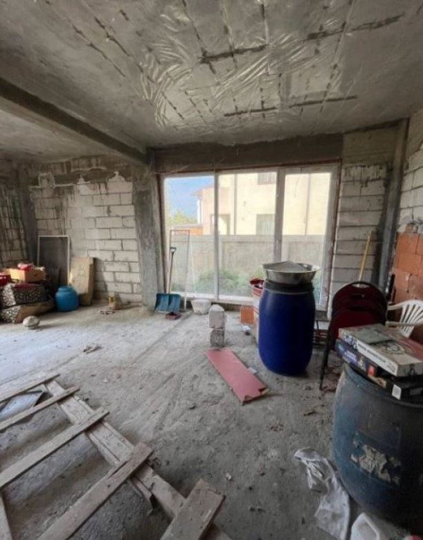 Casa nefinalizata Domnesti - Poză 2