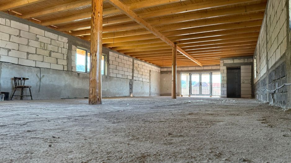 Vanzare casa cu 4 camere+anexe într-o zonă de poveste – Bezdead - Poză 2