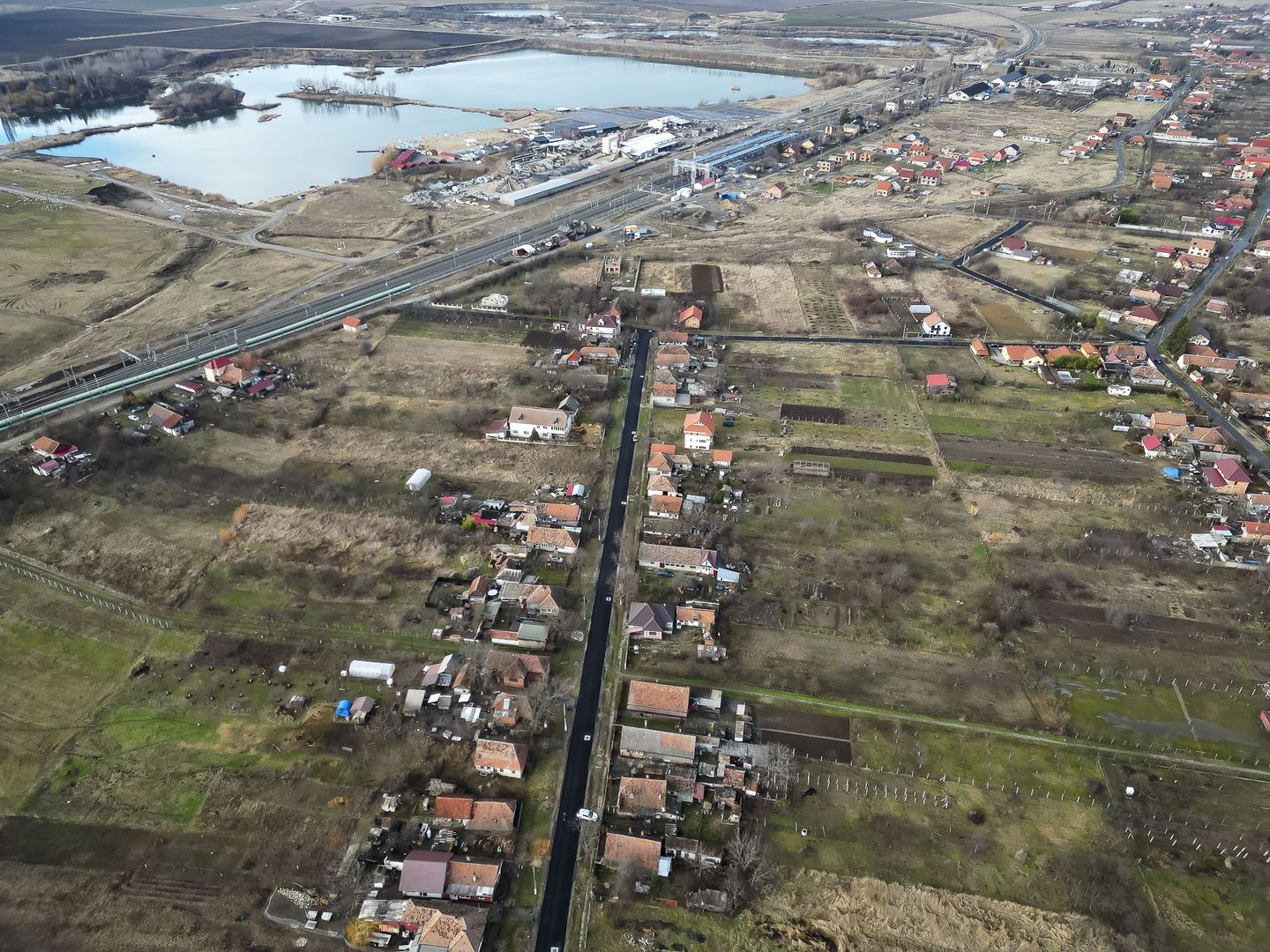 Casă modestă cu 3 camere în Ghioroc - Poză 10