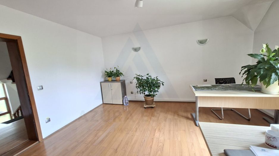 Spatiu birouri casa individuala curte proprie 9 birouri Selimbar - Poză 4