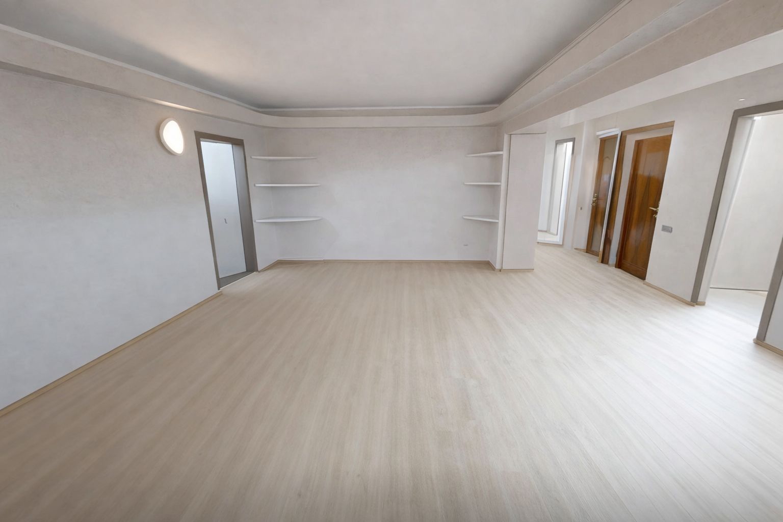 CAPITOL - B-dul. Mamaia - Apartament cu 4 camere si terasa de 80 mp. - Poză 1