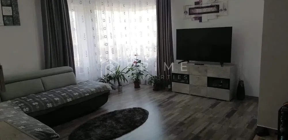 Chirie 2 camere, decomandat, etaj 1, loc de parcare inclus- Unirii - Poză 1