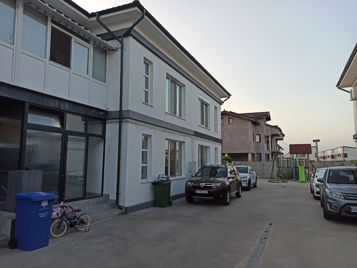 vila4cam2bai-curte-parcare-loc joaca-acces controlat-strOrizontului - Poză 1