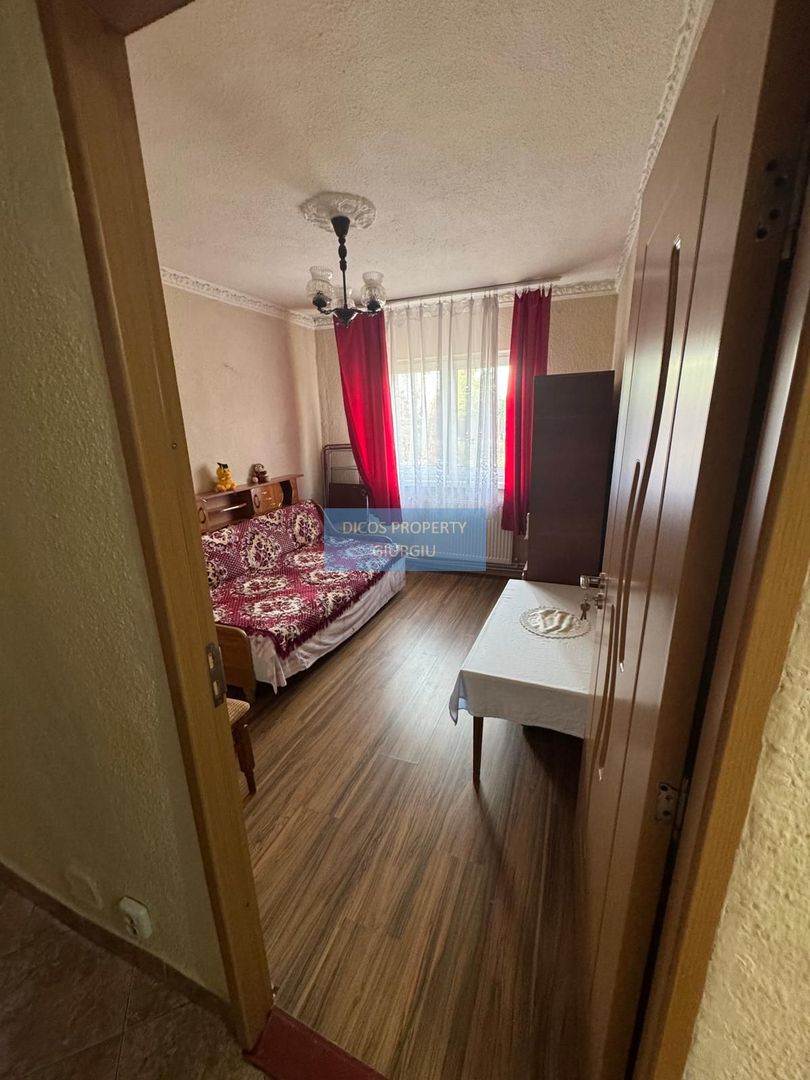 De Vânzare - Apartament 3 Camere, Strada Decebal - Poză 16