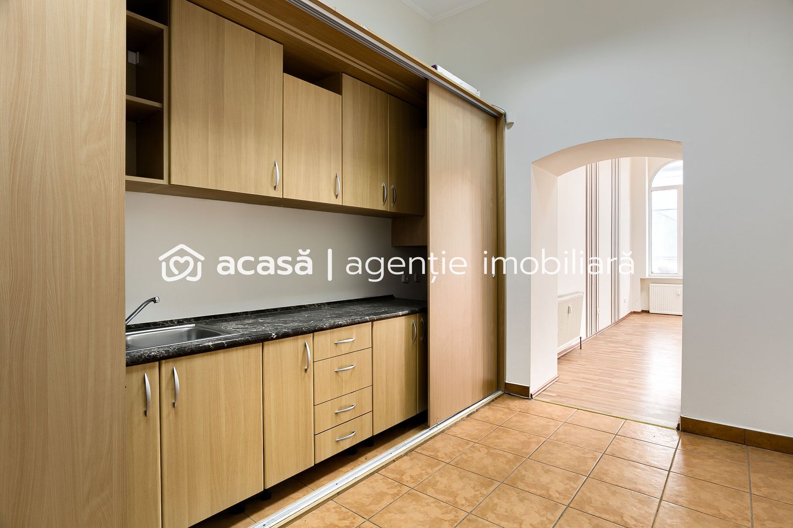 Birou la etajul 1 în zonă ultracentrală - Poză 7